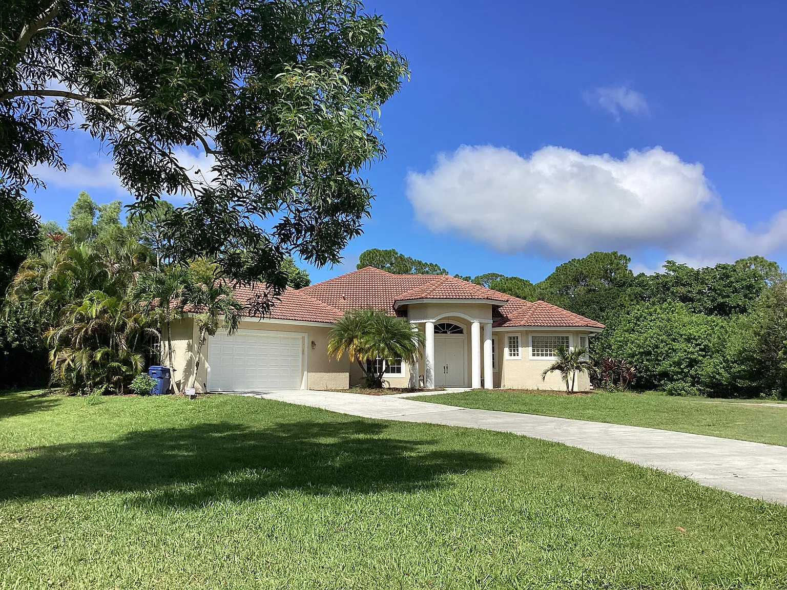 3 bed, 2.0 bath, 2757 sqft, $4,500 — Photo 1