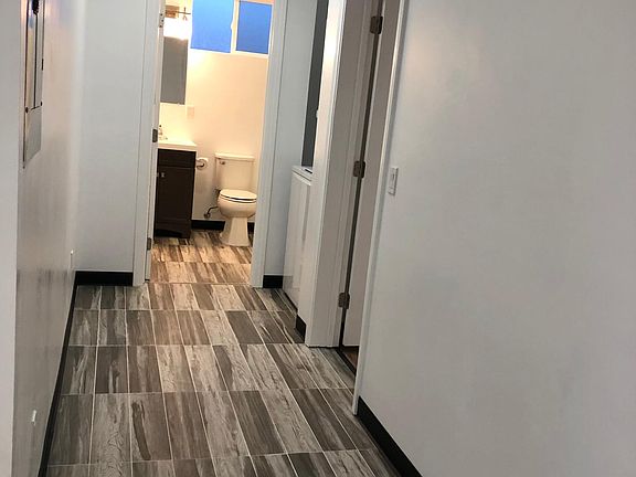 Hallway/Hallway Bath