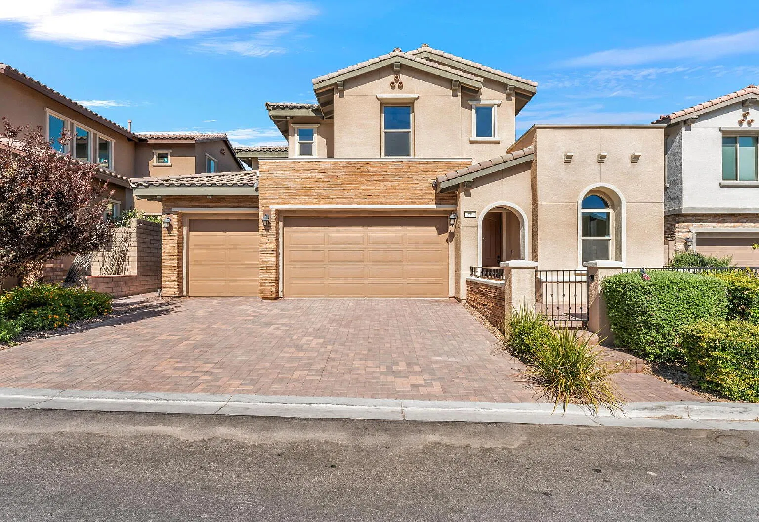 3 bed, 3.5 bath, 3167 sqft, $6,100 — Photo 2