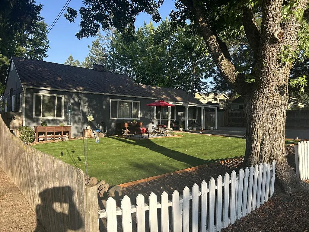 706 Normal Avenue — Photo 2