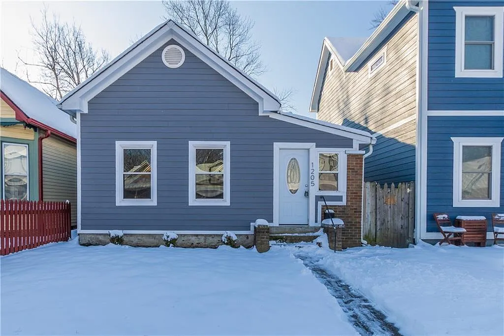 1205 Hoyt Ave photo 1