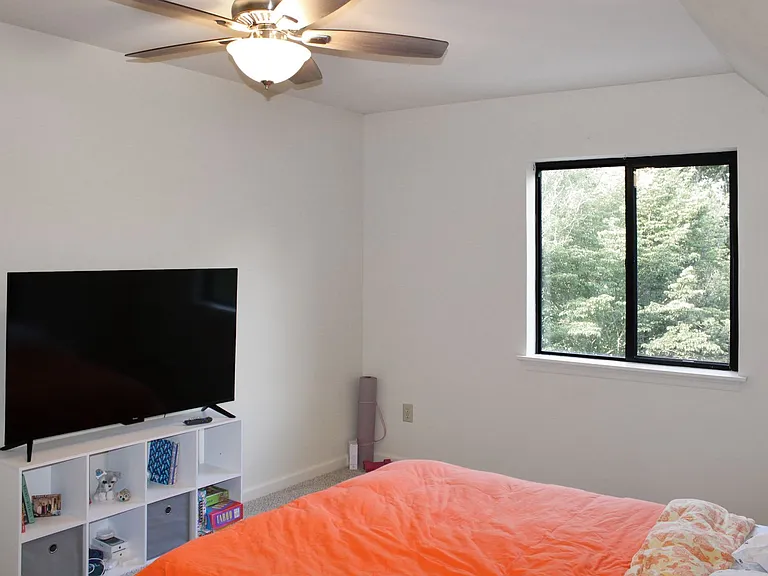 1057 Highlands Dr — Photo 16