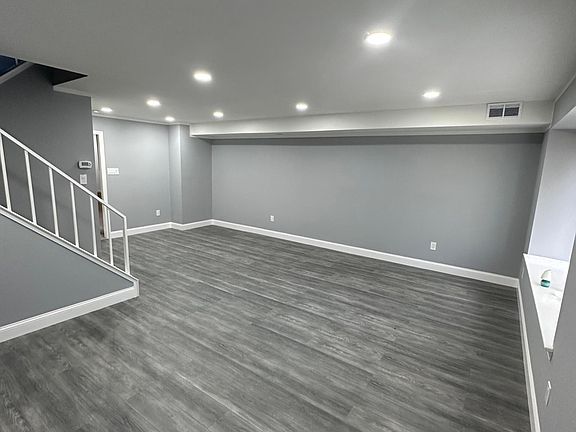 3rd image of 3143 Sheffield Pl