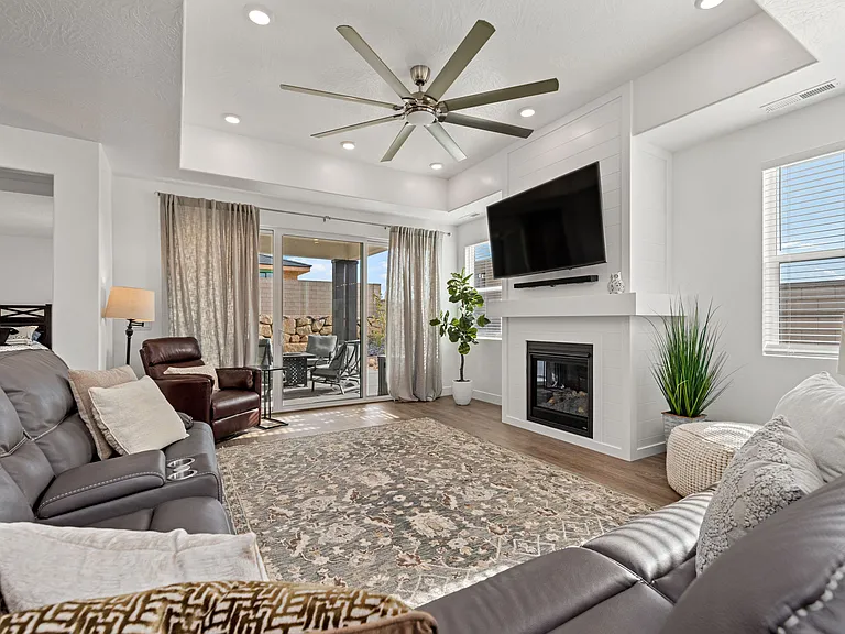 671 W Emerald Point Dr — Photo 12