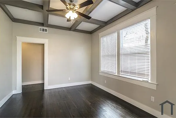 4602 E Side Ave — Photo 2