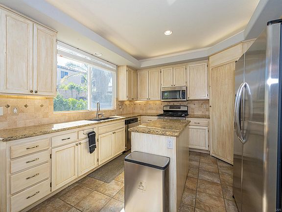 2nd image of 566 Alta Meadow Ln
