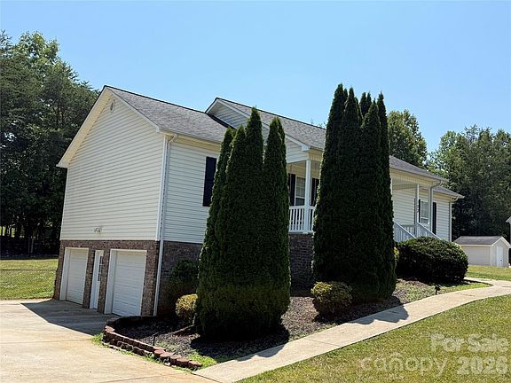 3rd image of 153 Deer Creek Dr