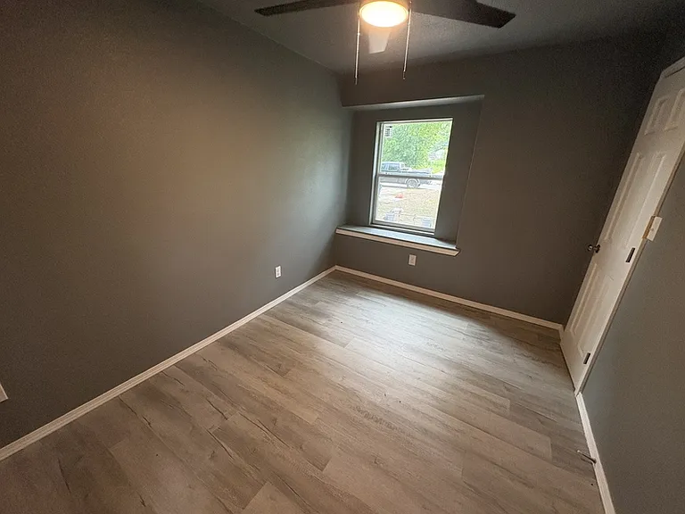 5724 N Frankfort Ave — Photo 7