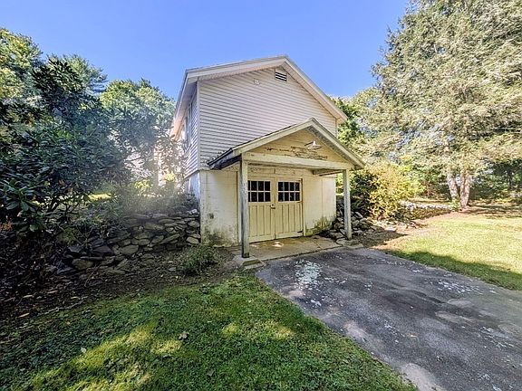 4th image of 93 Richardson Corner Rd