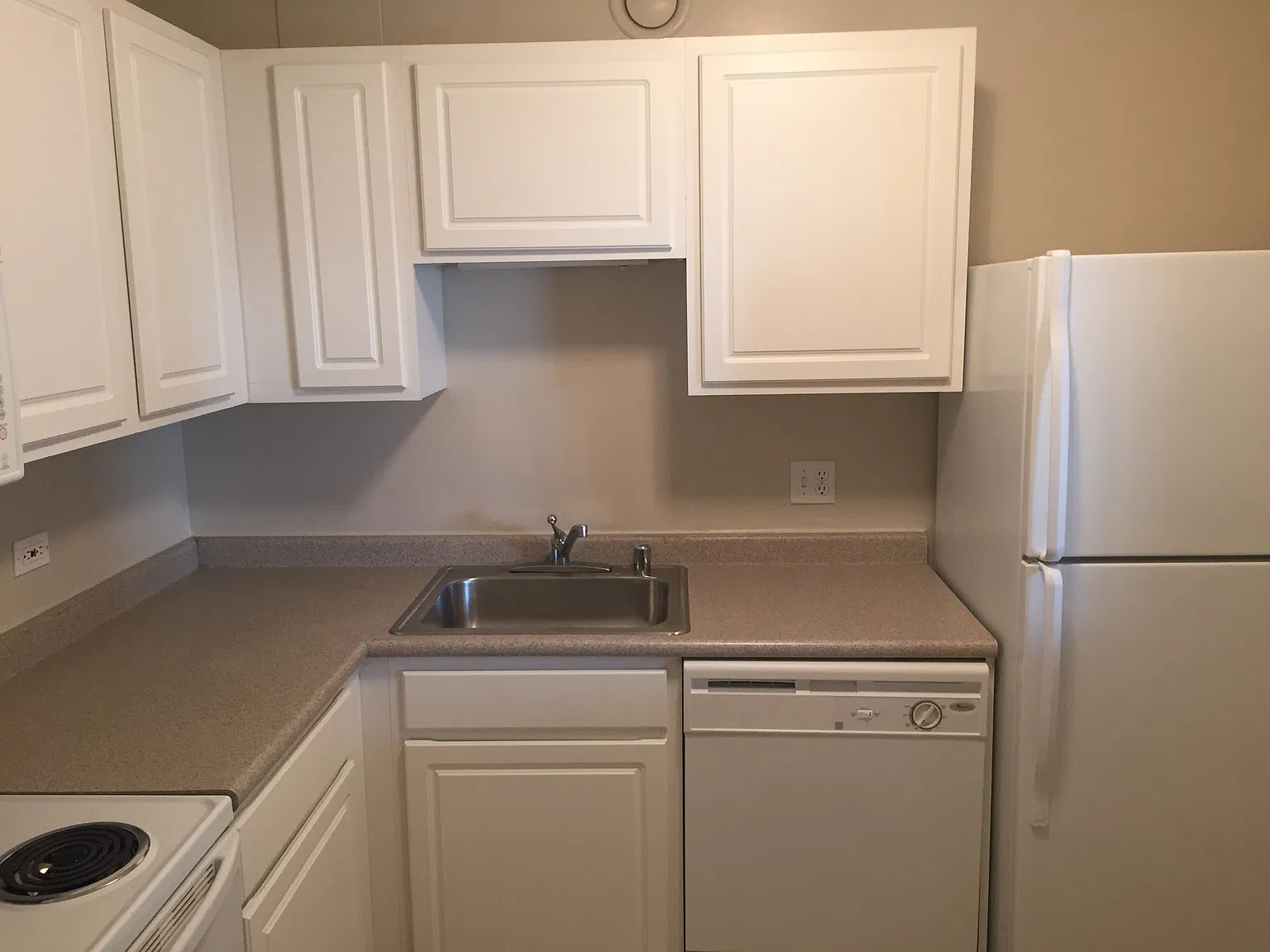31st floor Convertible with Amazing Views and Balcony — Photo 3