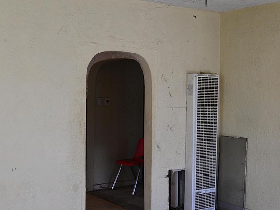 3rd image of 1130 Dillon Ave