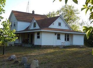 W8833 Cottonville Dr, Wautoma, WI 54982