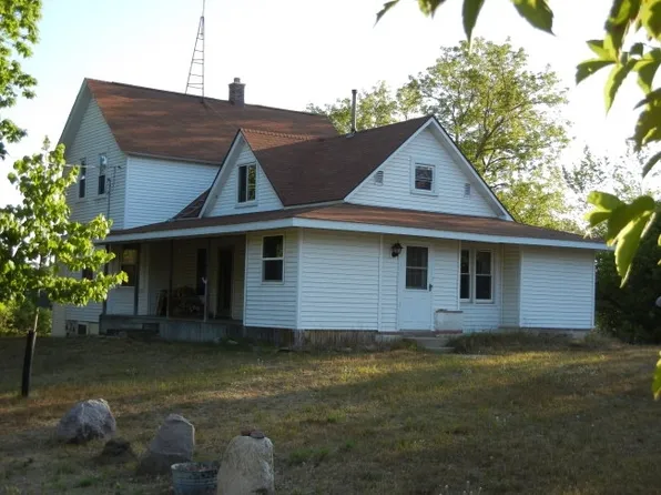 W8833 Cottonville Dr, Wautoma, WI 54982