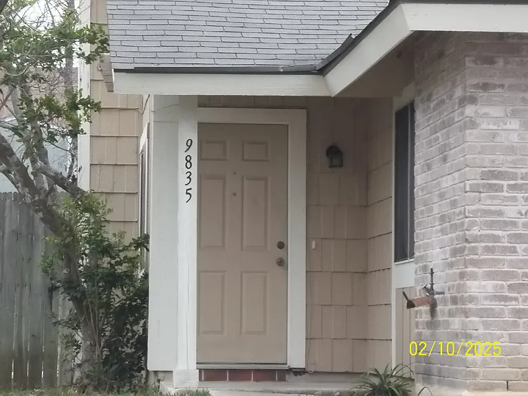 9835 Meadow Way — Photo 2