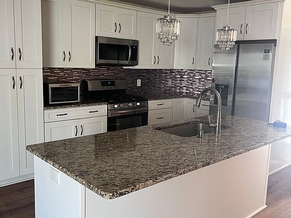 2nd image of 1315 Ormsby Ln