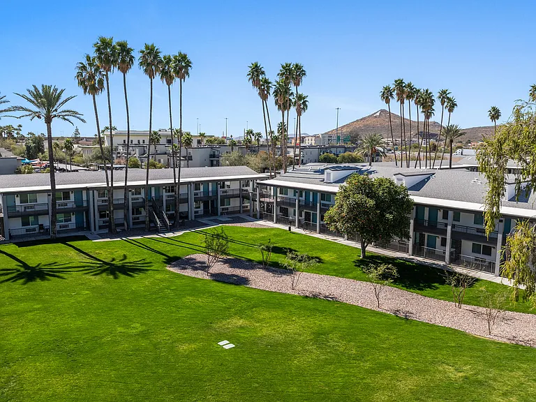Presidio Palms Apartments — Photo 21