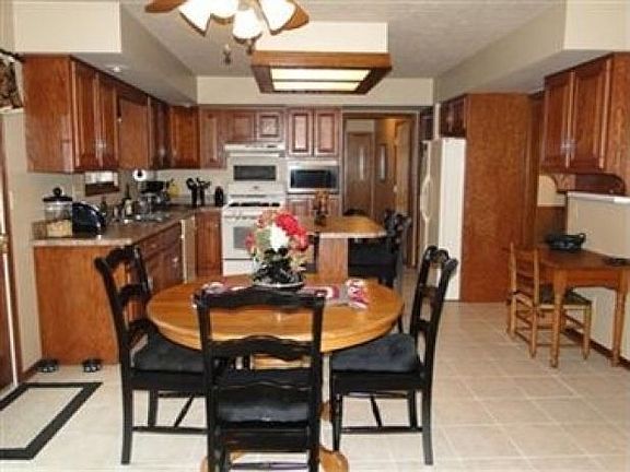 4th image of 1066 Marilyn Way