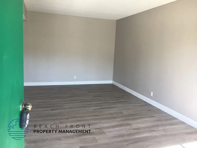 141 E Wakefield Ave — Photo 1
