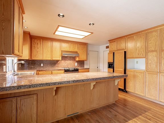 3rd image of 6181 Holstein Way