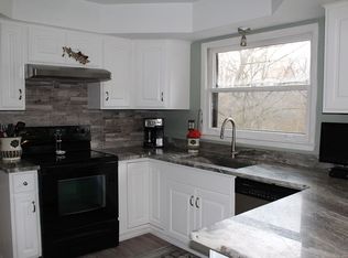 15960 Alpine Dr, Livonia, MI 48154