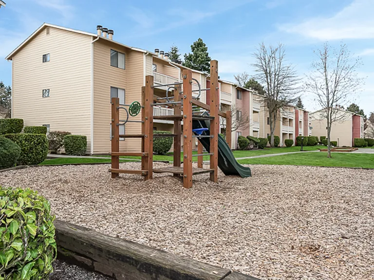 Crystal Springs Apartments — Photo 36