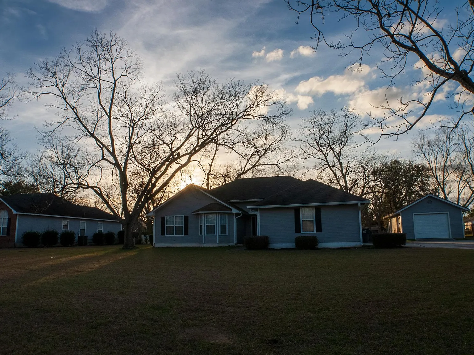 3 bed, 1690 sqft, $1,995 — Photo 2