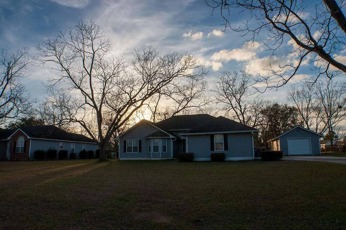 Building Photo - 4424 Mayfield Ln