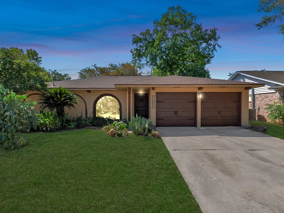 13627 Greenridge Dr