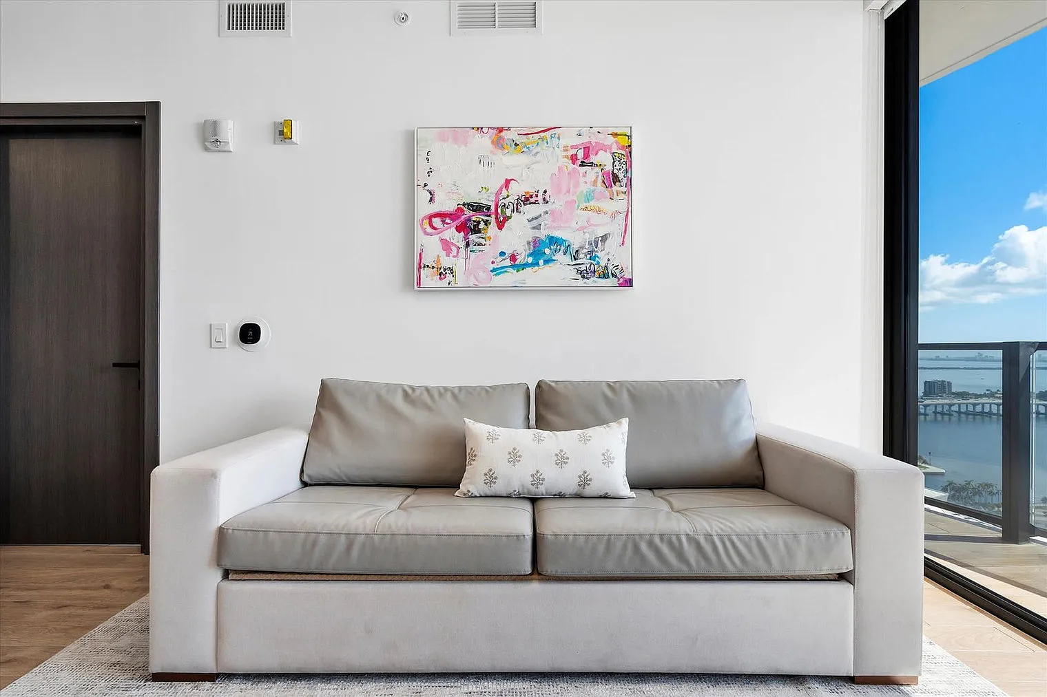 1 bed, 1.0 bath, 678 sqft, $5,220 — Photo 3