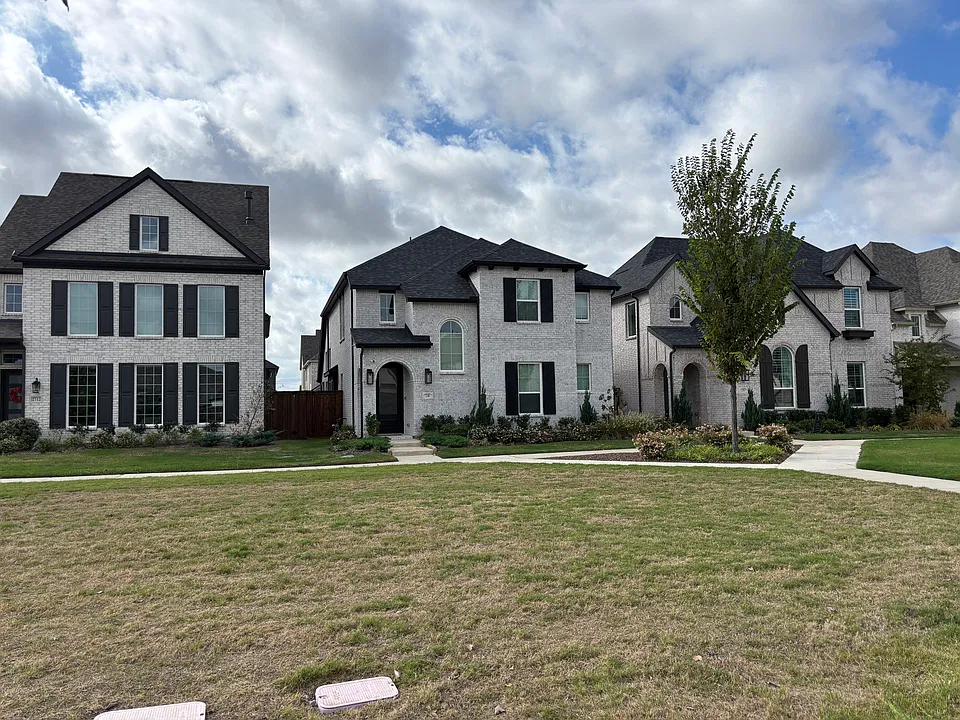2708 Acadia Mews