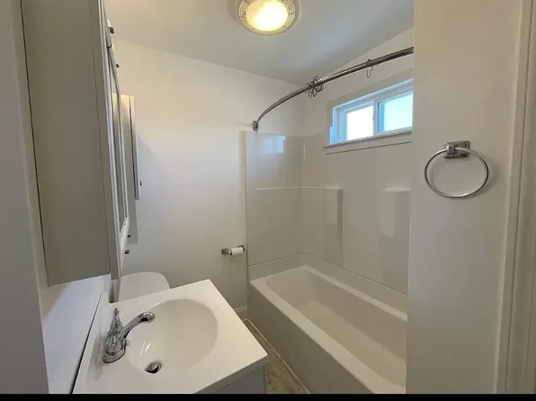 12 Liberty St #2, Southbridge, MA 01550