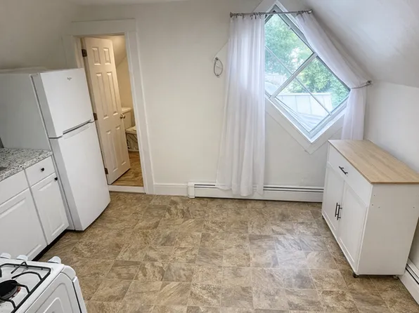 517 Maple St #6, White River Junction, VT 05001