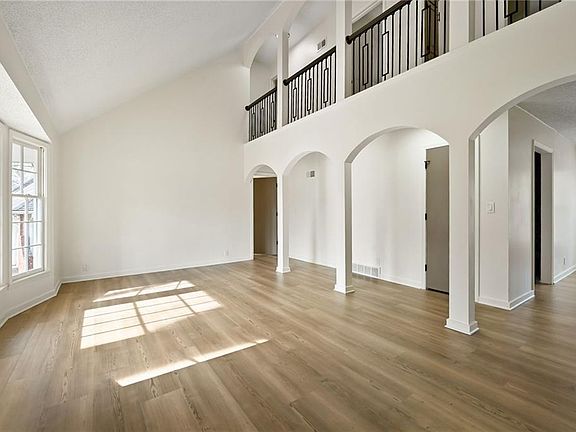 5th image of 11028 Cypress Ave