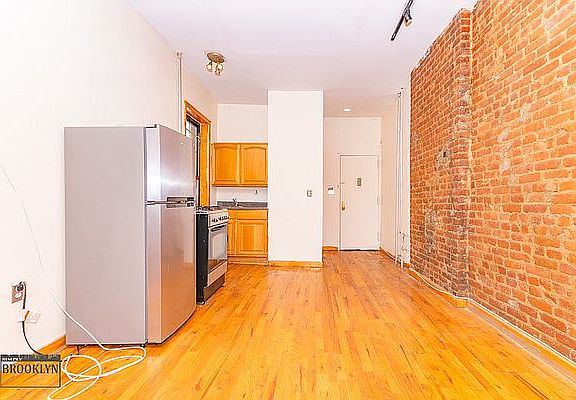 2nd image of 226 Humboldt St #5