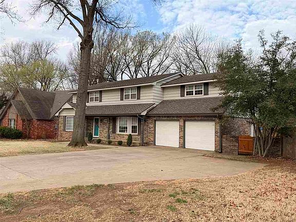 2nd image of 2308 Skylark Rd