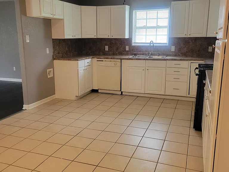 1620 Chandler St — Photo 9