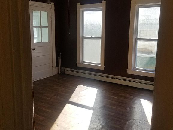 2nd image of 1011 Oak St #2