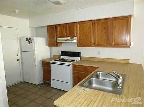 3rd image of 2211 W Belmont St