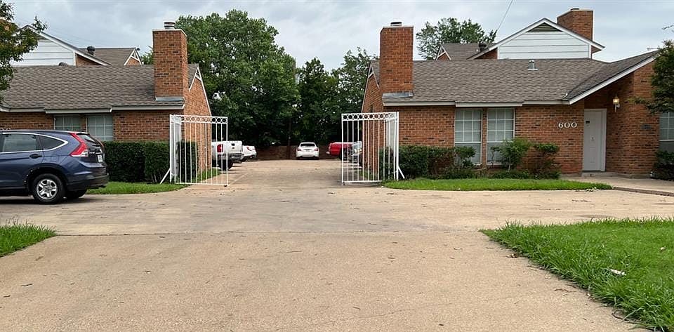 2nd image of 600 Irby Ln #3