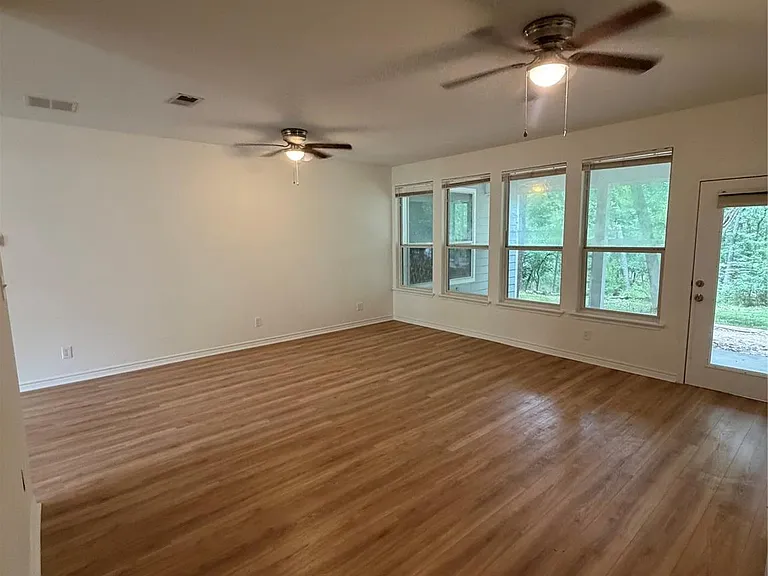 11 Lords Cir — Photo 5