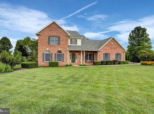 3236 Saint Andrews Dr, Chambersburg, PA 17202