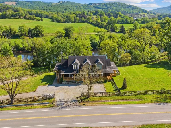 126 Trousdale Ferry Pike, Gordonsville, TN 38563