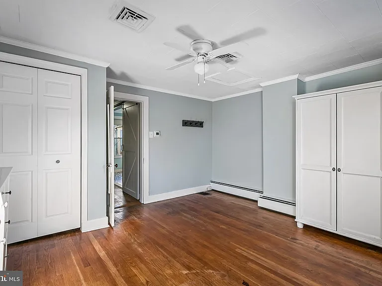 719 S Montford Ave — Photo 35