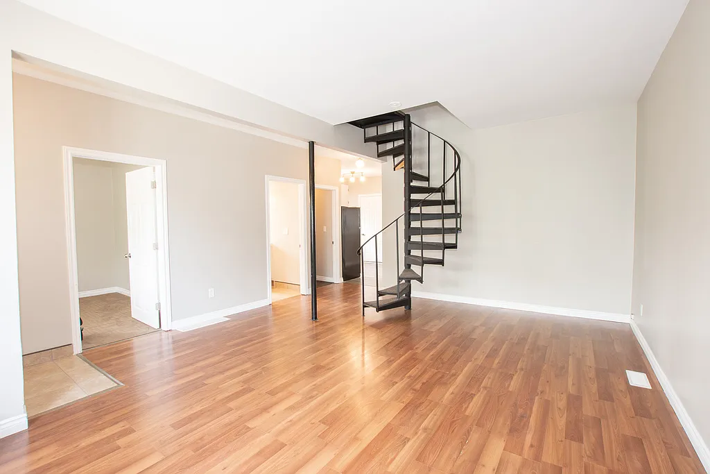 203 Niagara Street — Photo 4