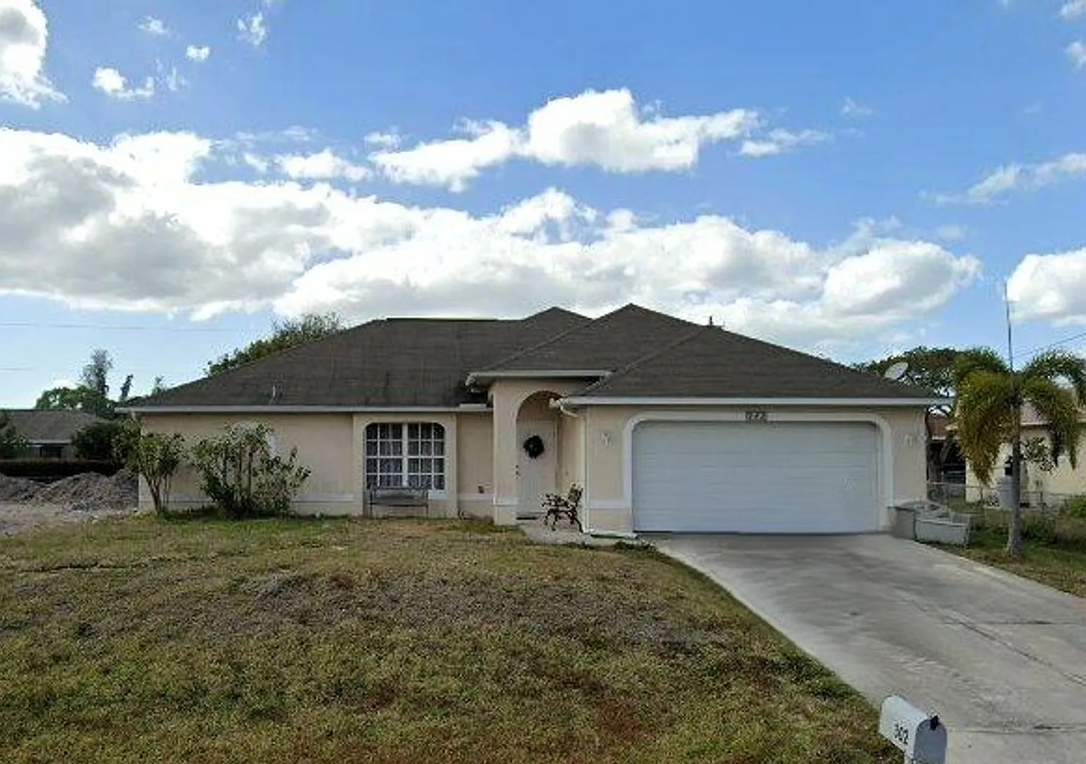 First Month's Rent Free! Stunning 4/2/2 In Nw Cape! — Photo 1