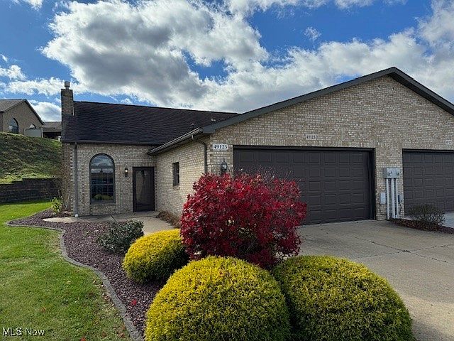 1st image of 49123 Fairway Dr