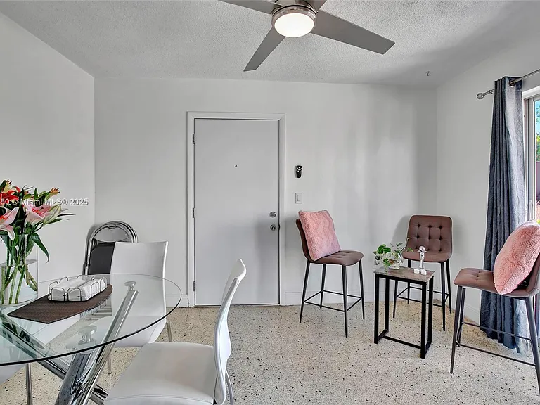 458 SW 9th St #8 — Photo 2