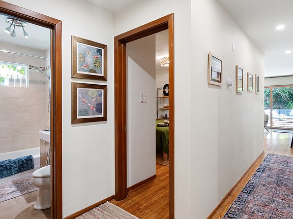 2nd image of 1423 Walnut St APT 1