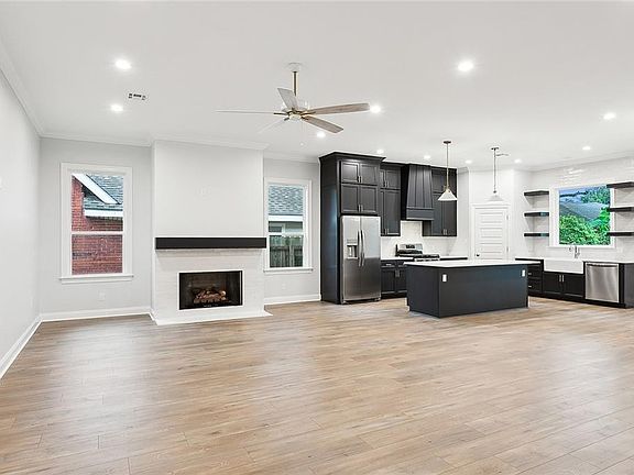 3rd image of 16 Canyon Ln