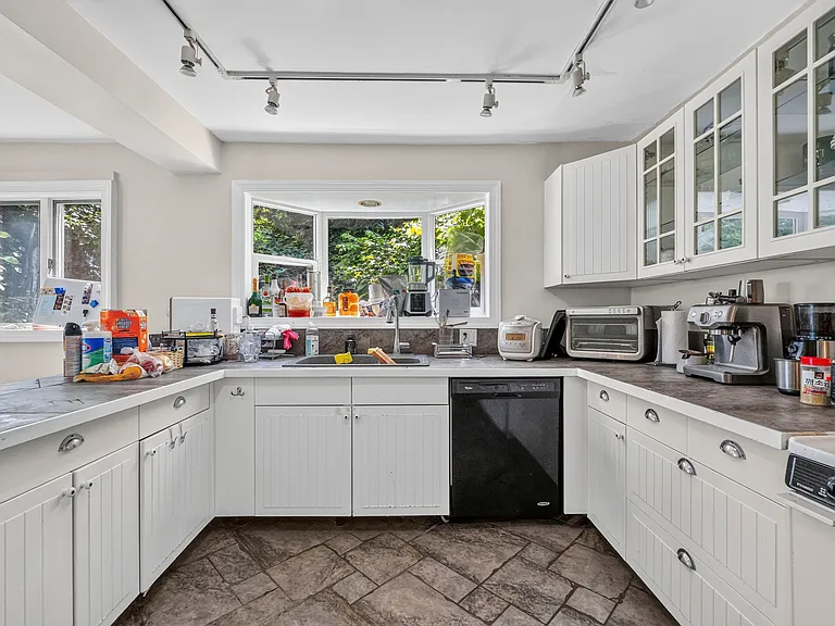 8 Old Wood Rd — Photo 12